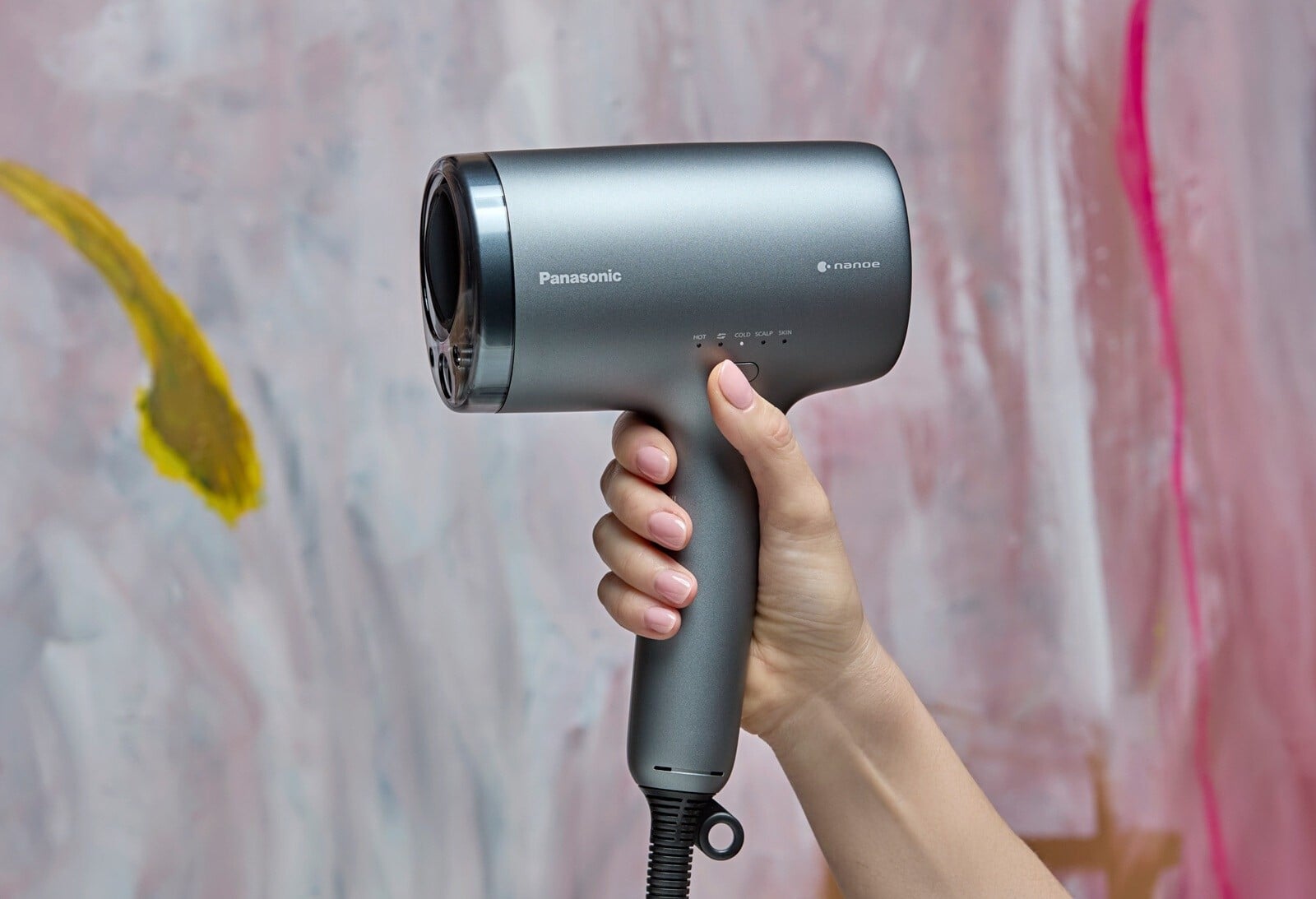 Jeden strojek, nekonečné možnosti. Jak technologie nanoe posouvá standard osobní péče