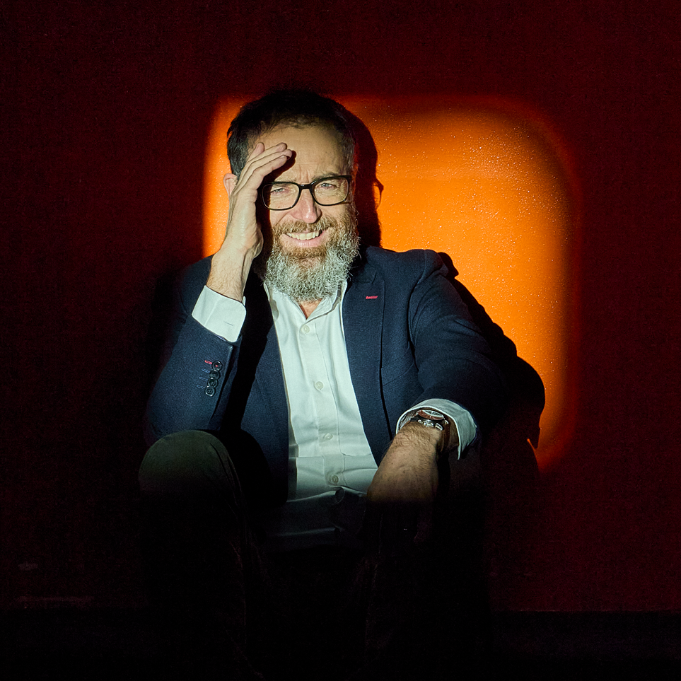 O práci nepřijdete kvůli AI, ale lidem. Aneb deset myšlenek o AI Michala Pěchoučka