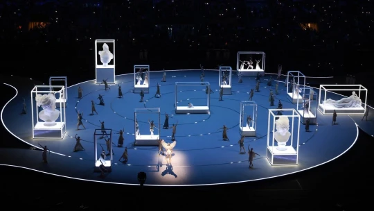 Itálie zahajuje zimní olympiádu. Oheň poprvé vzplane na dvou místech