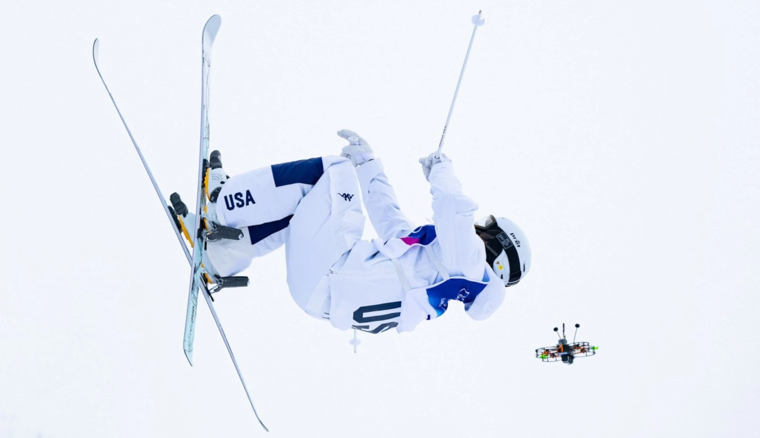 Jako ve videohře. Olympijské drony dýchají sportovcům na záda a&nbsp;uchvacují svět