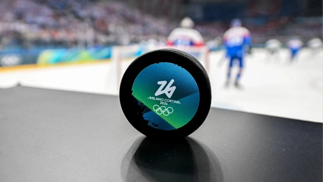 Ze Vsetínska do Milána. Česká firma poslala na olympiádu okolo 12 tisíc puků