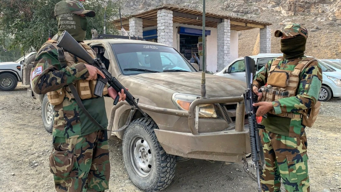 Pákistán vyhlásil válku Tálibánu. Nálety zasáhly Kábul i&nbsp;Kandahár