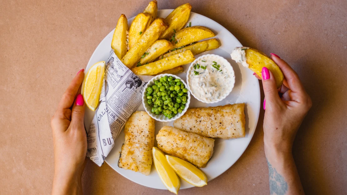 Fish & chips pro netrpělivé. Ryba bez fritézy a&nbsp;křupavé hranolky z&nbsp;trouby