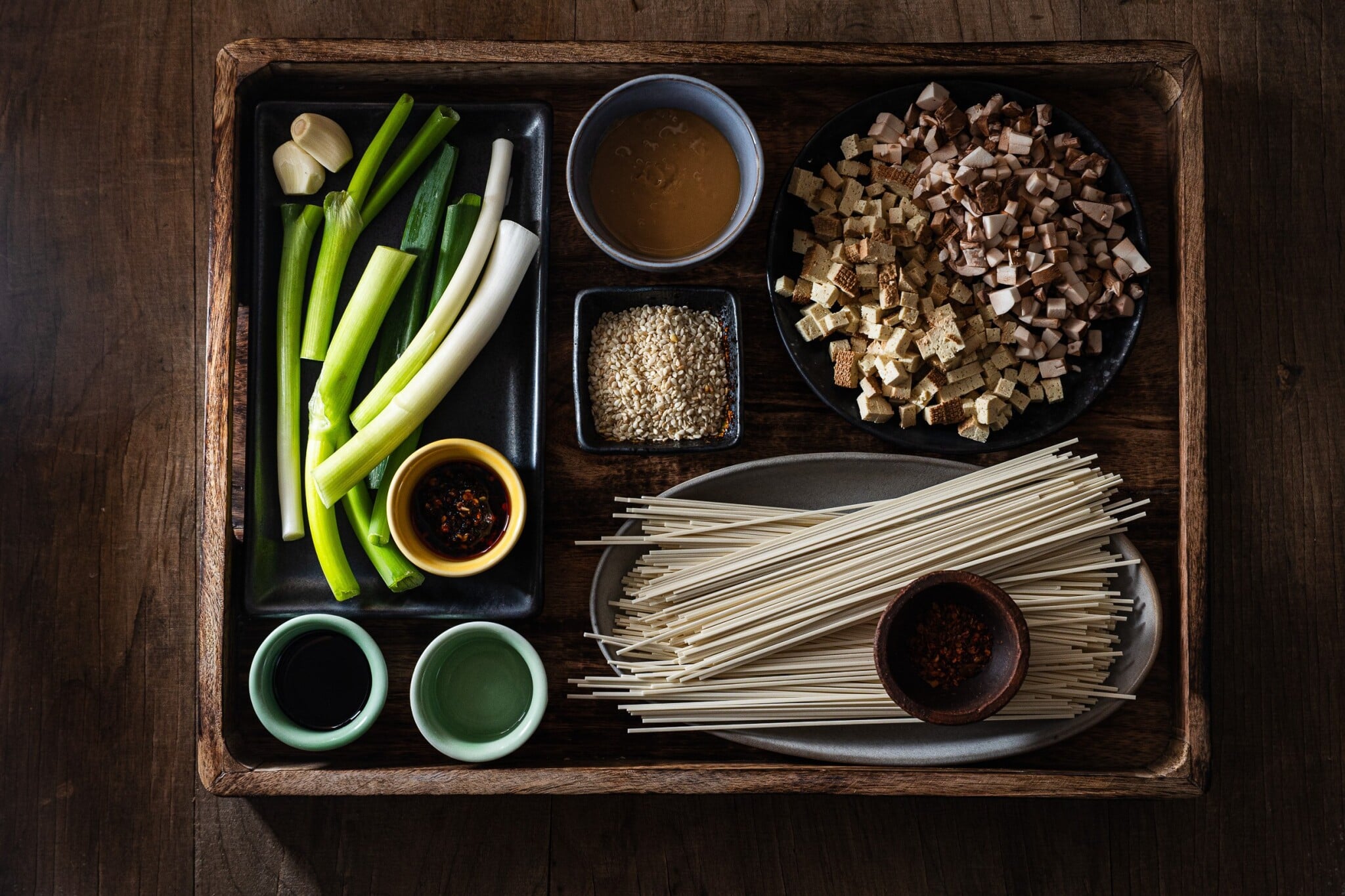 V pánvi to jen zasyčí. Rychlé nudle s arašídovým máslem & tofu