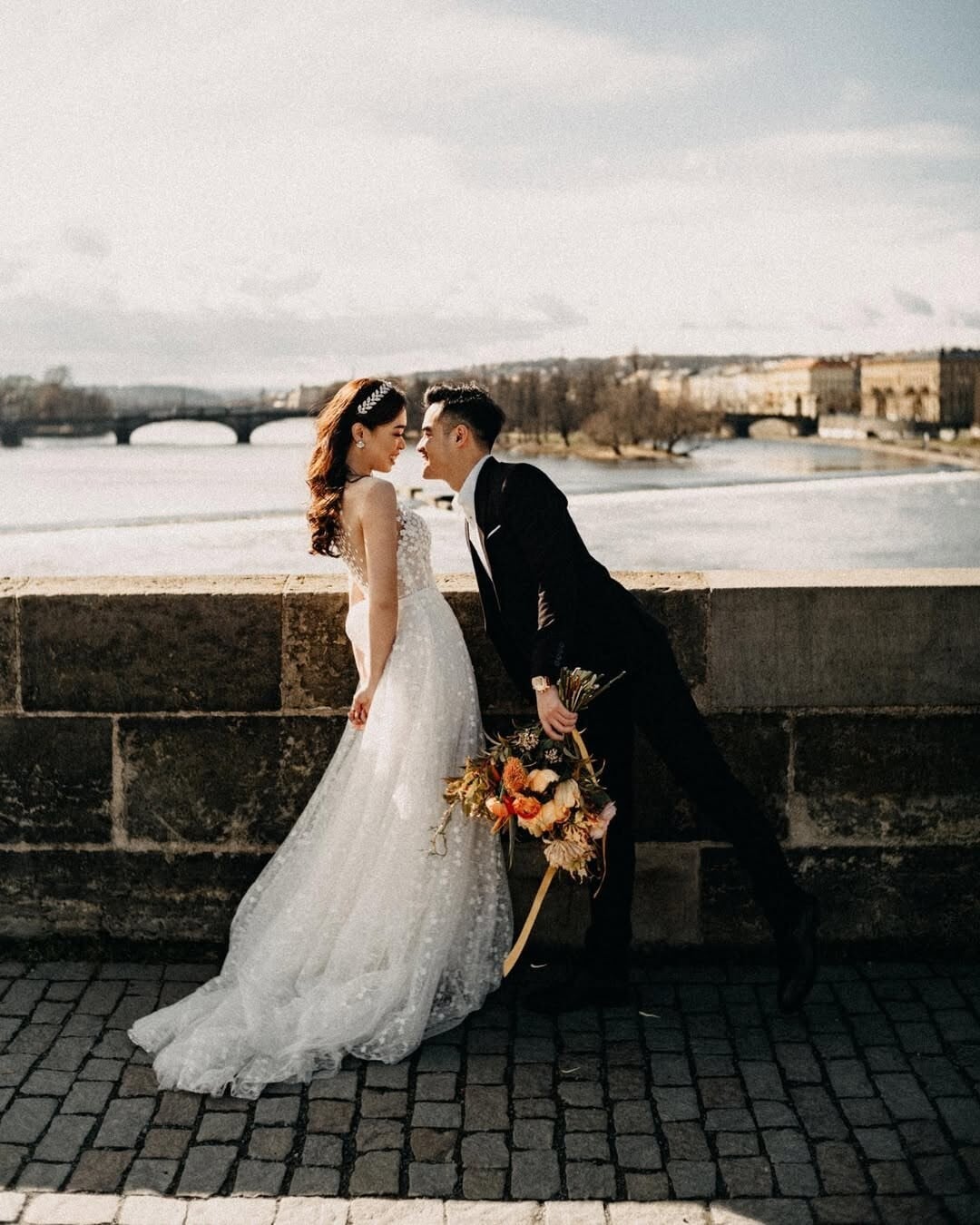 Barokní paláce i středověké hrady. Páry utrácejí miliony za svatby v Česku