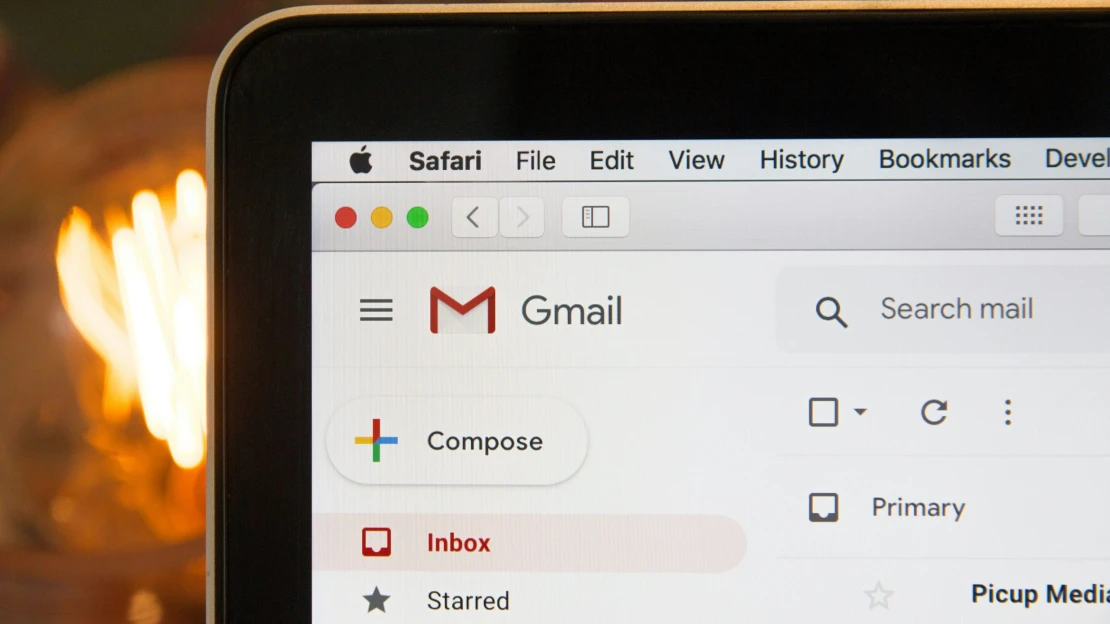 Trapné vyhazovy i promarněné dny. Omylem odeslaný e-mail může stát miliony