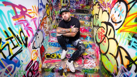 Z galerie do obýváku. Josef Rataj rozvíjí Warholovu myšlenku dostupného umění