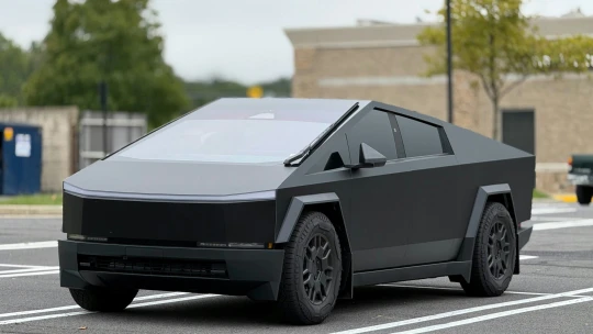 Tesla zlevňuje Cybertruck. Základní verze nově vyjde na milion a&nbsp;čtvrt