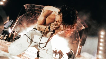 Rebel s miliardami streamů, který boří hranice žánrů. Kdo je Yungblud?