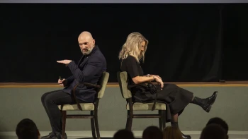 Neskákejte do řeči s mobilem v ruce. Adam Dolník radí, jak správně vyjednávat