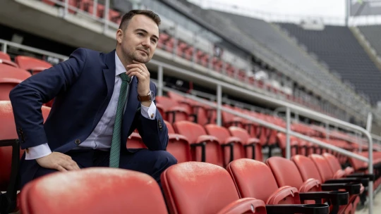 Byznys, vliv a sport. Čech ve službách americké miliardářky chce dobýt Evropu