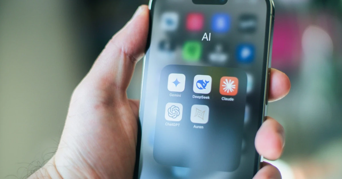 Průmyslová špionáž nikdy nebyla snazší. Destilace dat z AI ukazuje na širší problém