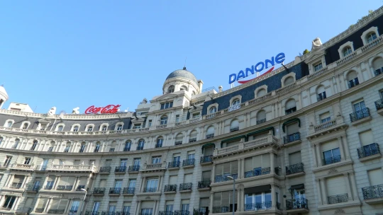 Danone proniká na trh se zdravou výživou. Za miliardu eur koupí proteinovou firmu Huel