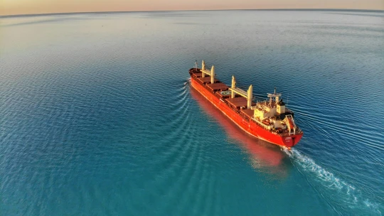 Katarská QatarEnergy přerušila produkci LNG. Kdy ji obnoví, neřekla