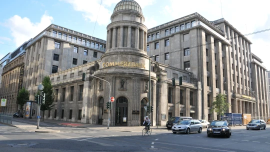 Druhá největší německá banka do rukou Italů? UniCredit chce koupit Commerzbank