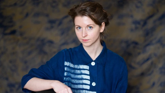 Dělá oblečení pro ty, jež módní průmysl ignoruje. I kabát pro ženu bez ruky