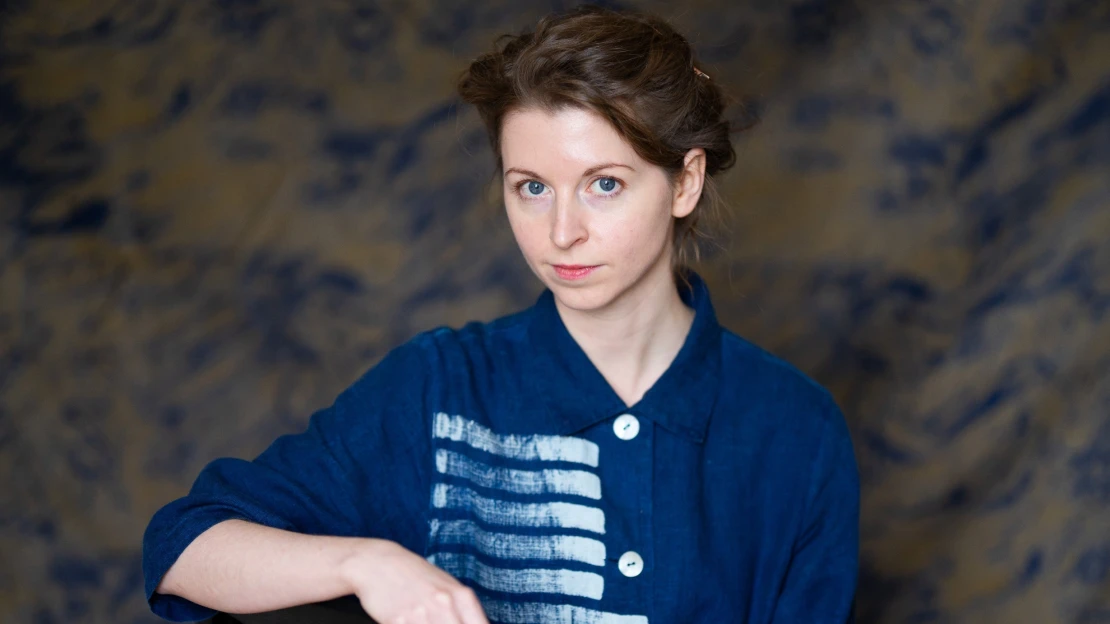 Dělá oblečení pro ty, jež módní průmysl ignoruje. I kabát pro ženu bez ruky