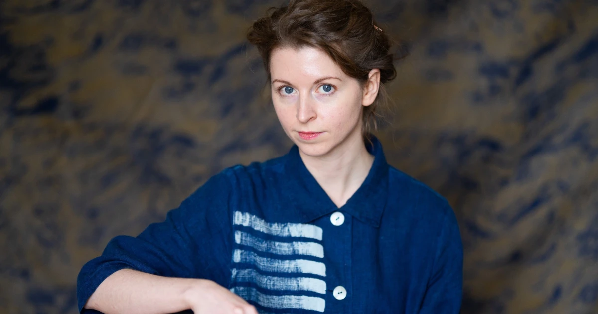 Dělá oblečení pro ty, jež módní průmysl ignoruje. I kabát pro ženu bez ruky