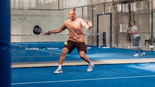 Proč hrát padel a jak se v něm zlepšit? Tohle je deset rad Jana Kollera