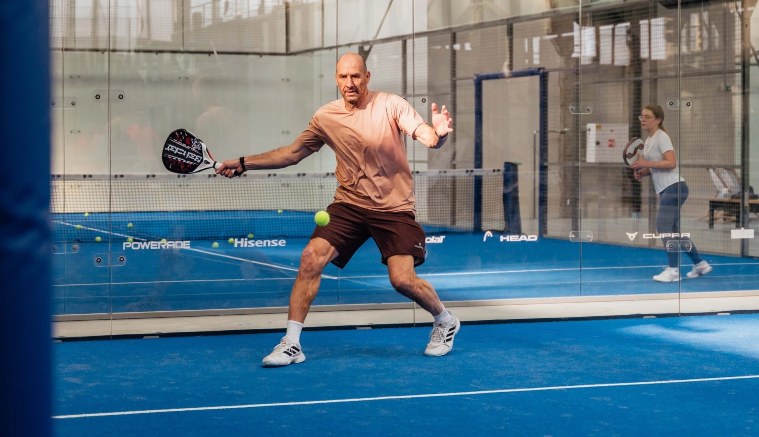 Češi v pohybu. Kvůli penězům omezují sport, ukazuje průzkum MultiSportu