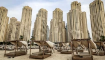 Není práce. Místo provázení turistů ležím na pláži, říká průvodkyně v&nbsp;Dubaji