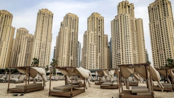 Není práce. Místo provázení turistů ležím na pláži, říká průvodkyně v&nbsp;Dubaji