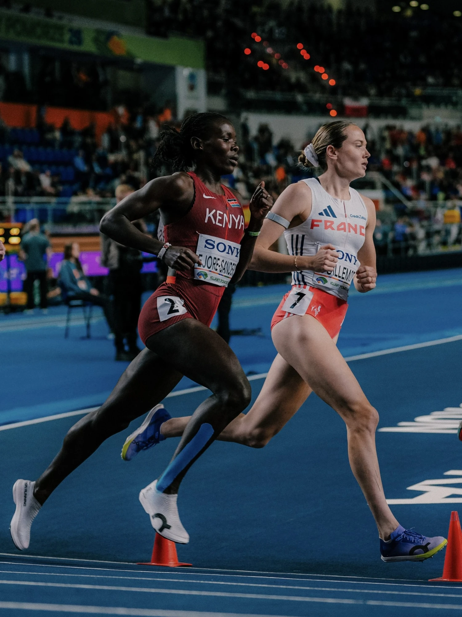 Běžecké boty On vyhrály boj o švýcarský kříž. Mohou ho nést i navzdory asijské výrobě