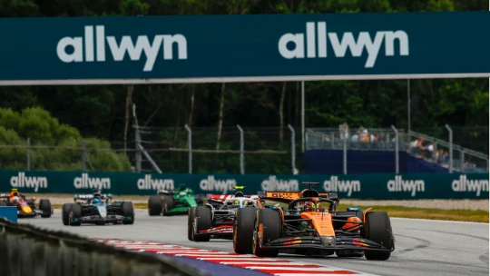 Komárkův Allwyn zůstává u&nbsp;Formule&nbsp;1. Partnerství společnosti prodloužily o&nbsp;několik let