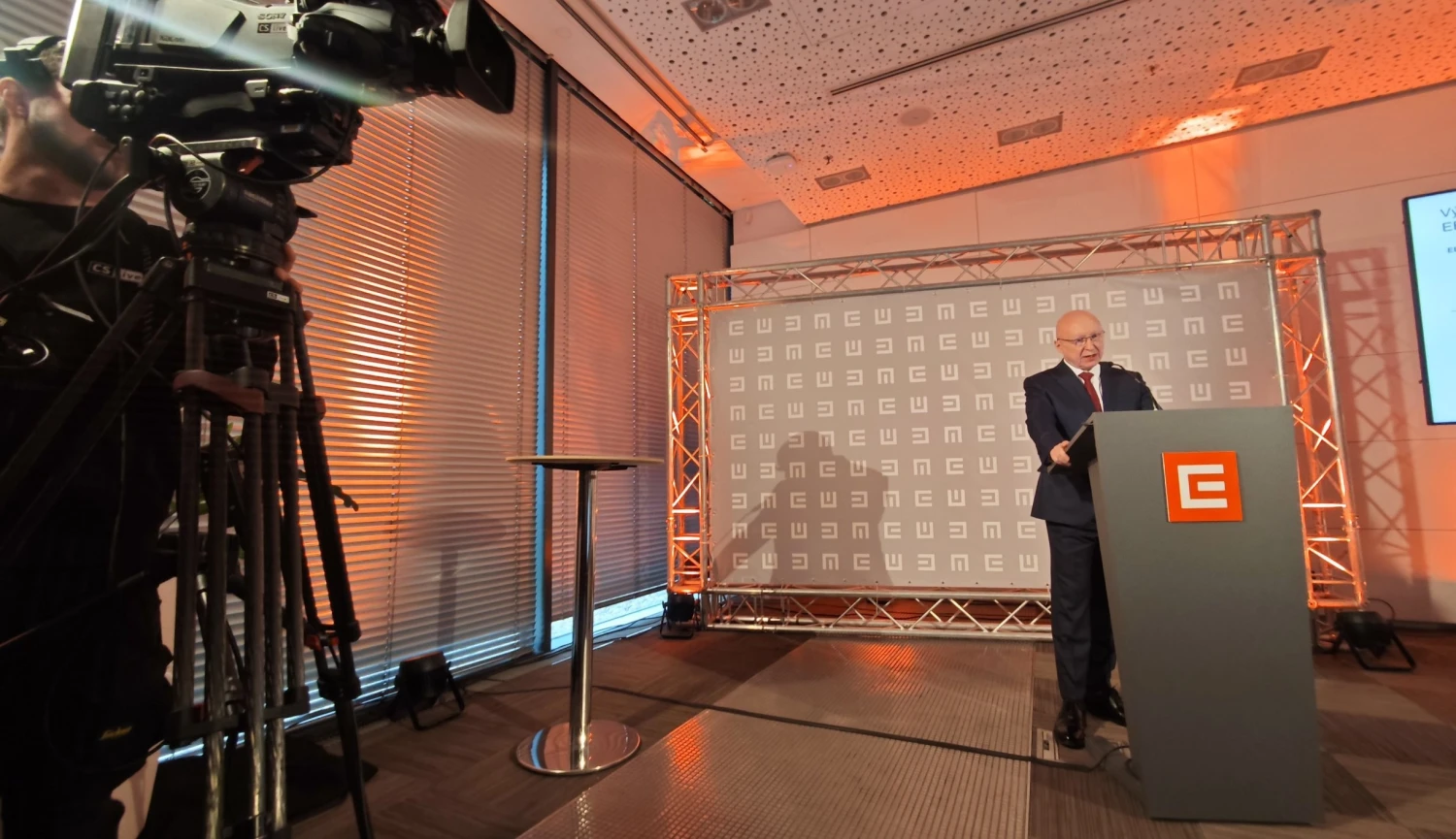 Válka v&nbsp;Íránu zatím energie nezdraží, říká ČEZ. Stát jedná o LNG terminálu v Americe