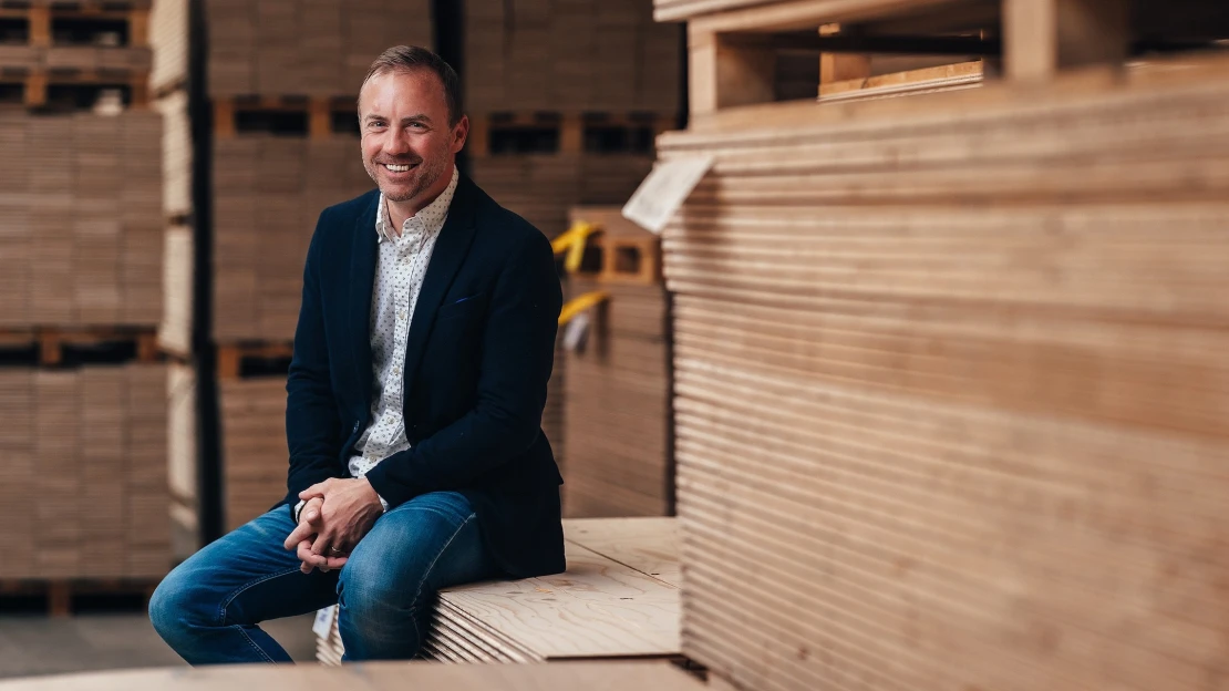 Kvůli mafii kdysi přišli o&nbsp;byznys, dnes u&nbsp;Brna vyrábějí podlahy i&nbsp;miliardářům