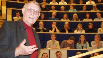 Vydělal miliardy, přesto nakupoval na blešáku. Před sto lety se narodil Pan IKEA