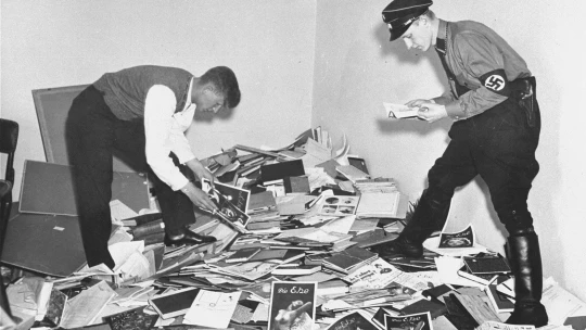 Návrat do roku 1936? Dnešní svět se tomu předválečnému podobá až moc