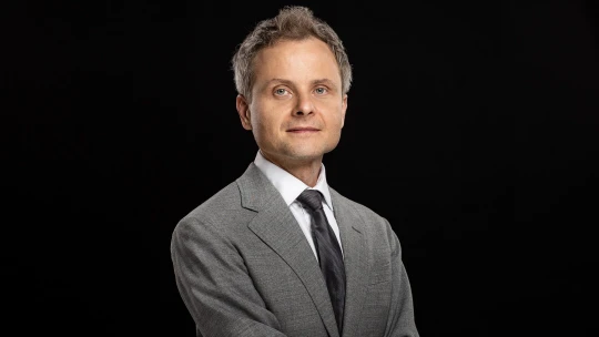 Z garáže si dnes už kryptoburzu nezaložíte, říká expert na regulaci Jan Šovar