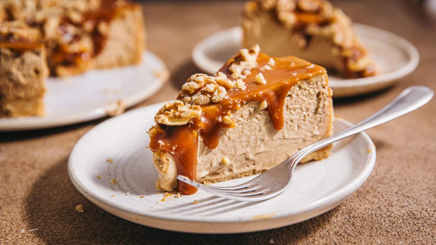 Hořká káva, zlatý karamel & křupavé ořechy. Cheesecake pro ty, kdo vědí, co chtějí