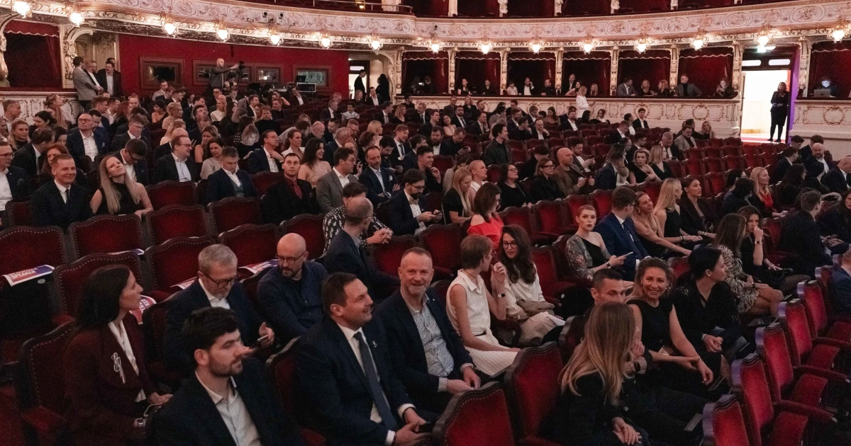 Prahu ovládlo Lepší Česko. Mluvilo se o budoucnosti byznysu, AI či odvaze