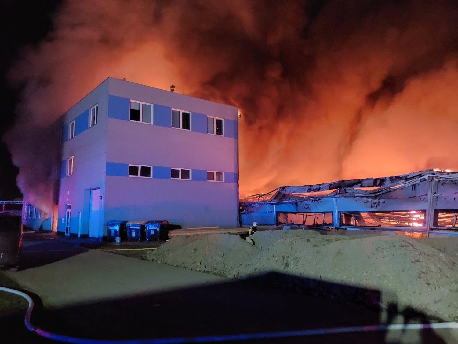 Soud rozhodne o vazbě pro dalšího obviněného z útoku na zbrojovku v Pardubicích