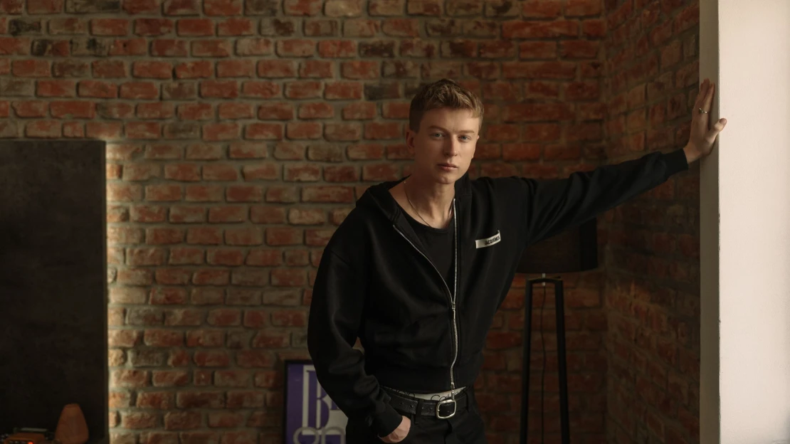 Bydlení jako z New Yorku. Na návštěvě v „mládežnickém bytě“ Adama Mišíka