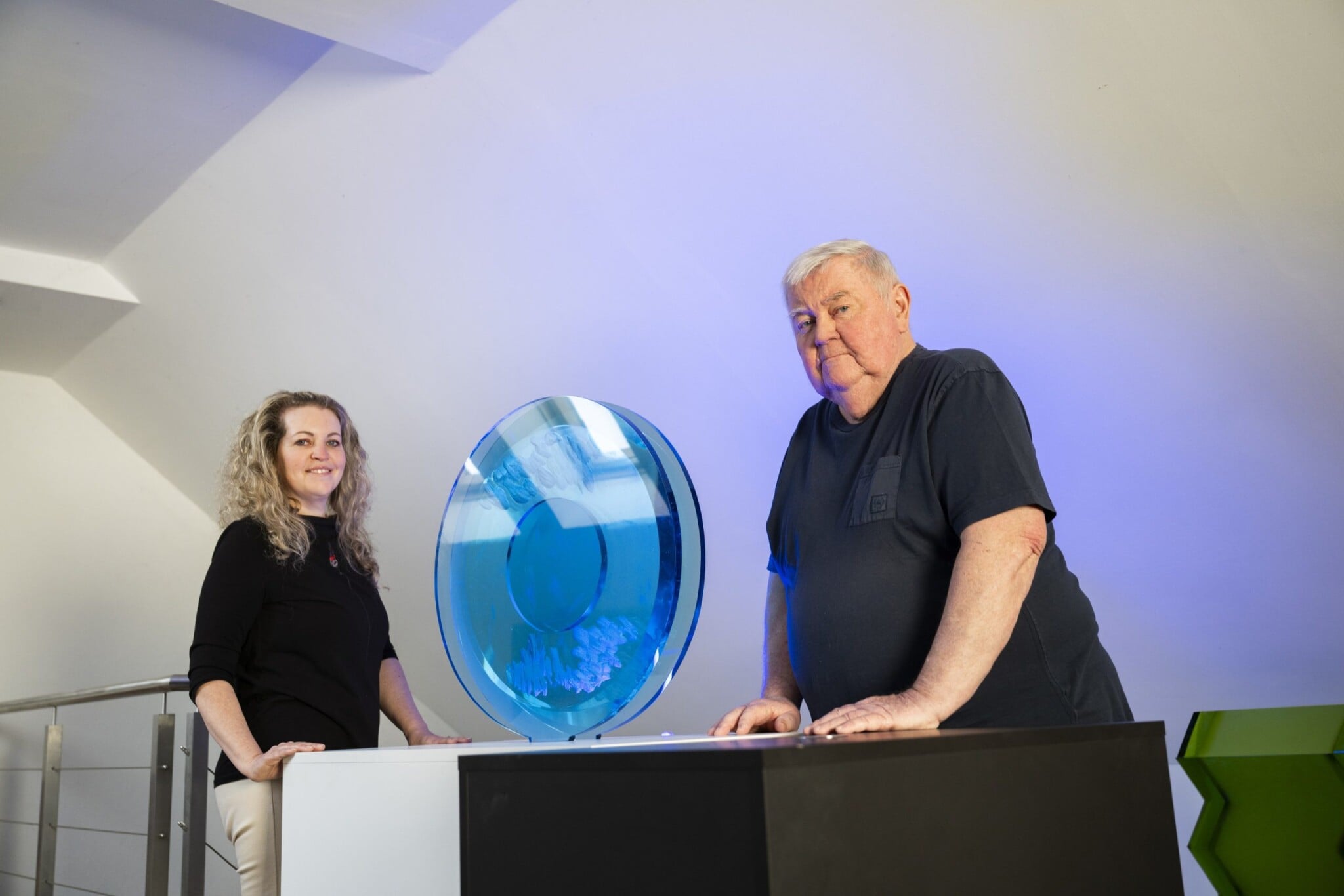 Sklo, po němž lační američtí miliardáři. Výtvarník okouzlil galeristy za mořem