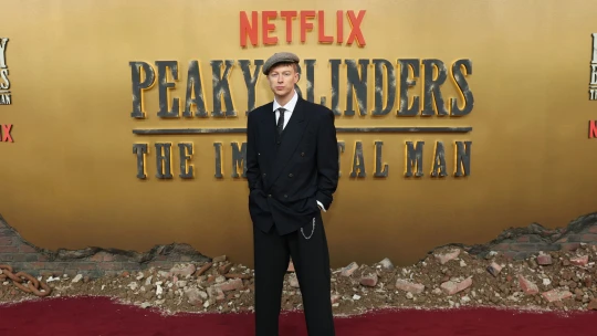 Prachařová s mikrofonem, Mišík na koberci. Studia vyměňují novináře za influencery