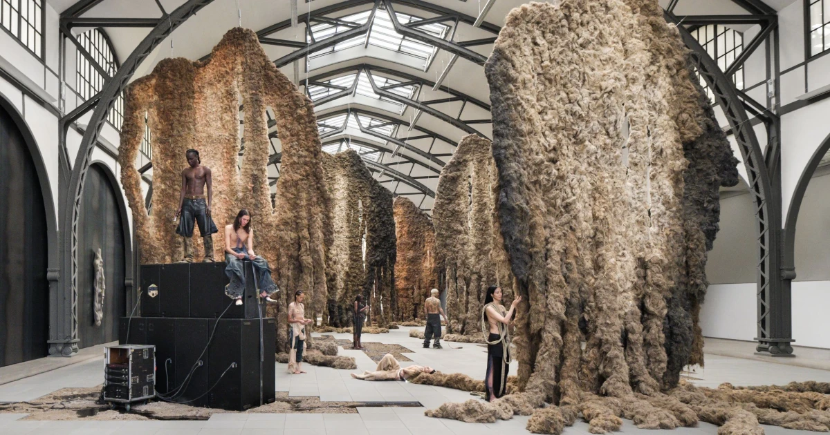 Bezprecedentní úspěch. Jak se umělkyně Hosnedlová stala evropskou superstar?