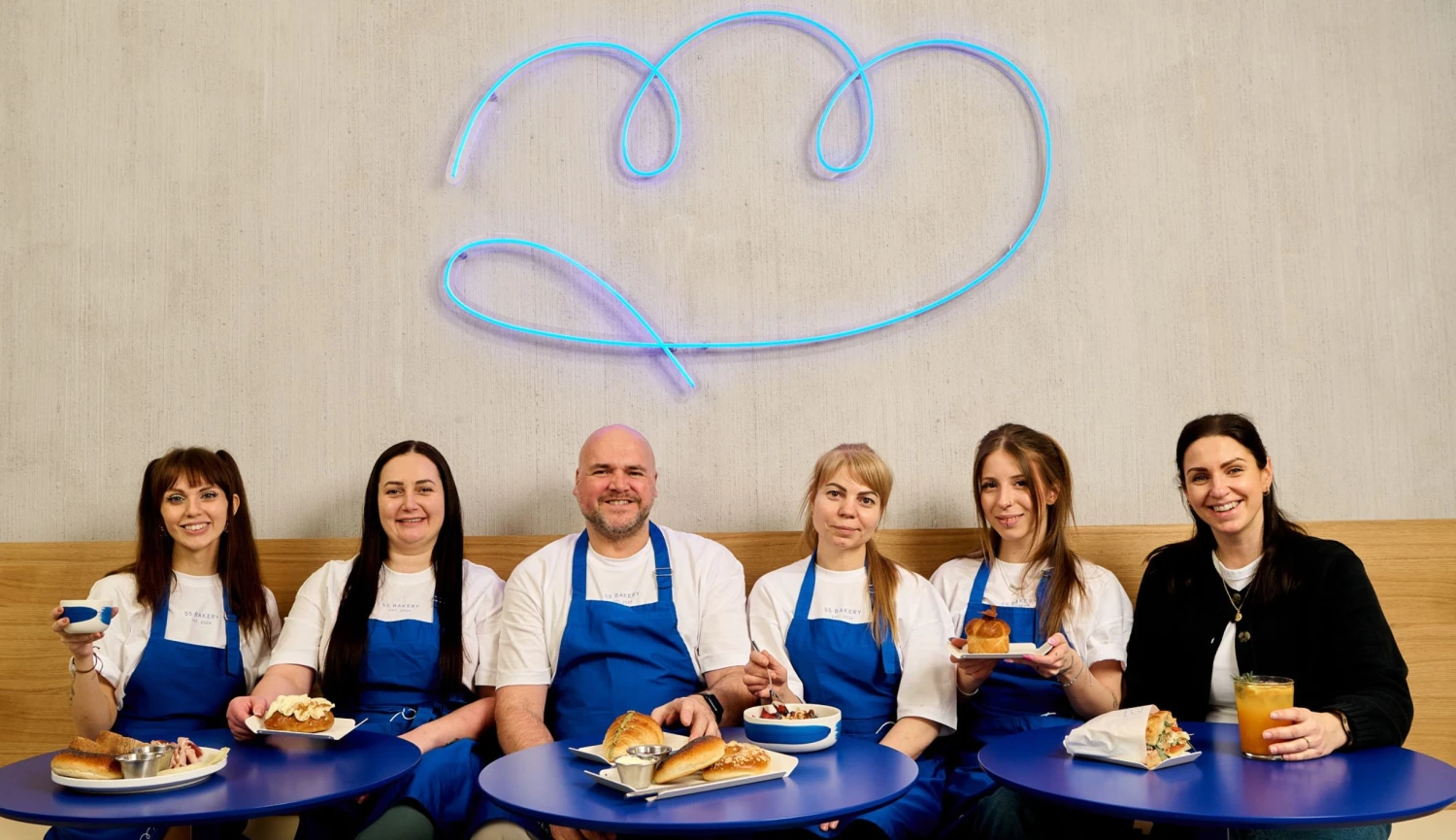 Chleba z černé pšenice a instagramový design. Nová pekárna ukáže i výrobu