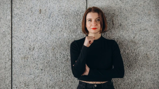 Orlické hory, uzené tofu a Cirk La Putyka. Poznejte Jasmínu Houdek Out of Office