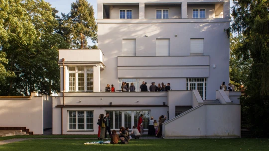 Prostor nové Belle Époque. Střešovická vila poskytla zázemí mladým umělcům