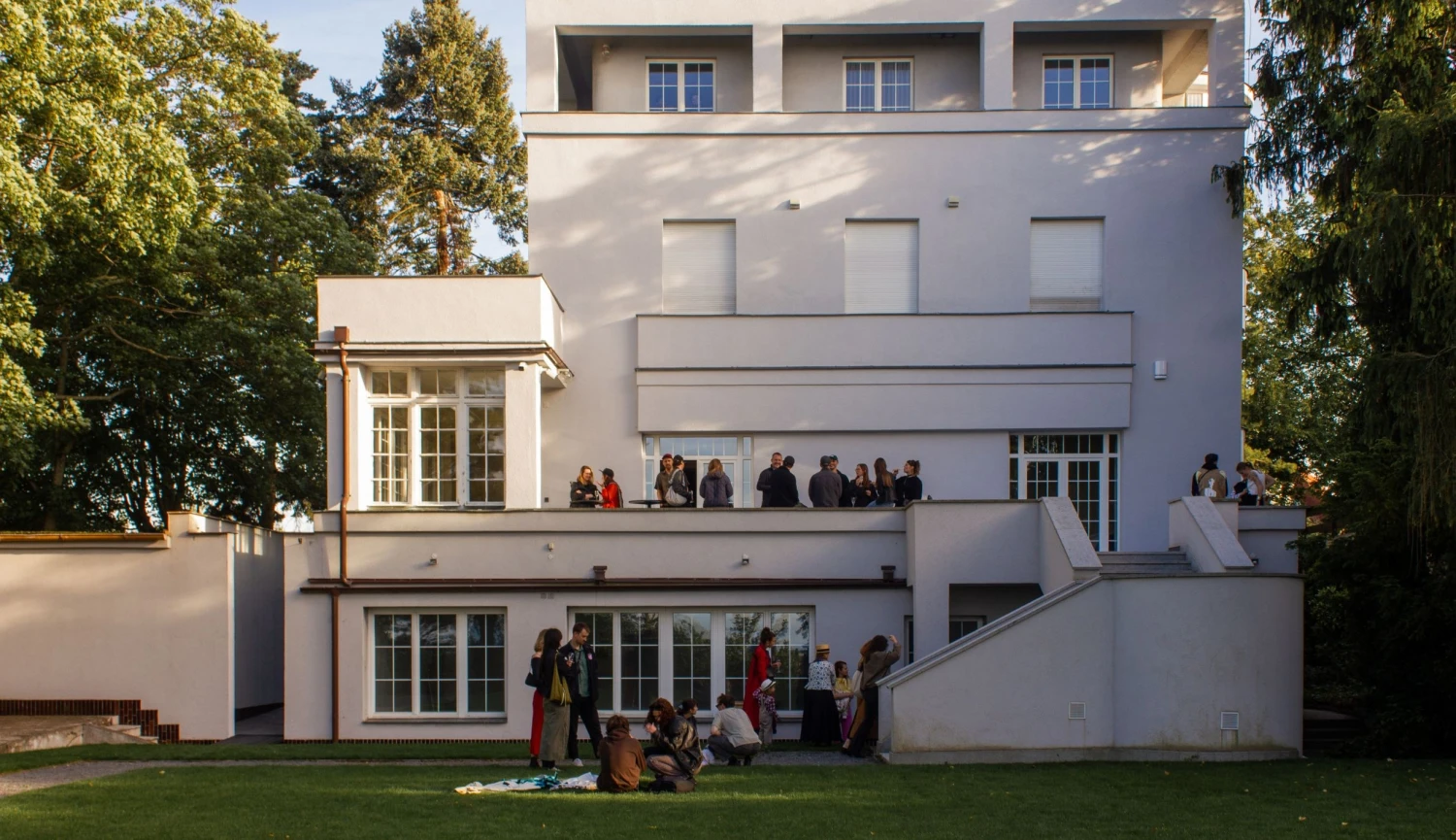 Prostor nové Belle Époque. Střešovická vila poskytla zázemí mladým umělcům