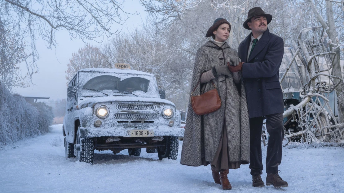 DiCaprio a&nbsp;Lawrence v&nbsp;zasněžené krajině. Fotka obletěla svět, Česku udělá reklamu