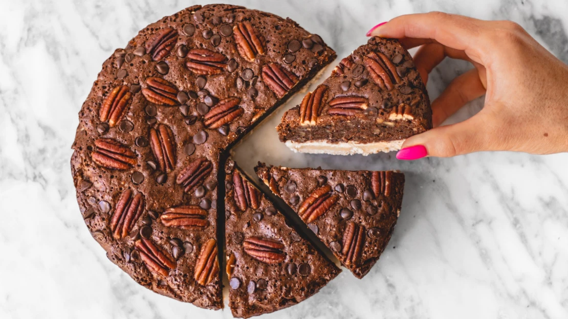 Pekanový koláč s&nbsp;čokoládou. Křehký dezert, co zmizí rychleji než vznikne