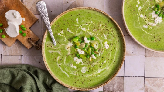 Zelená hrášková polévka, která přesvědčí jaro, aby přišlo o pár dní dřív