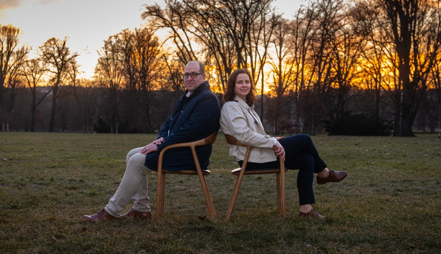 Od diplomacie k designovému nábytku. Jak manželé Ottmárovi založili značku Arboré