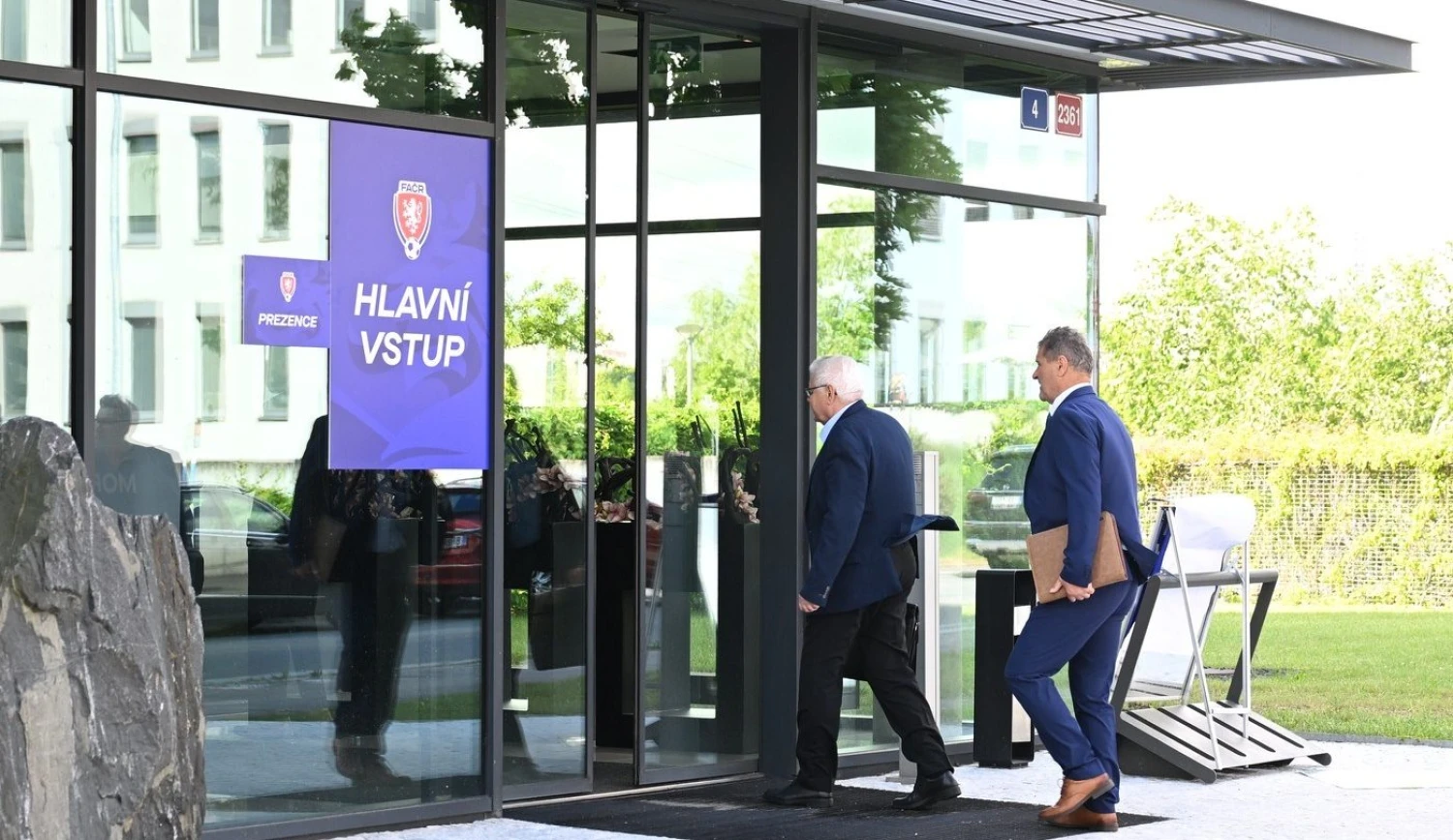 Policie zasahuje na FAČR. Zatkla desítky lidí v souvislosti s korupcí a sázkami
