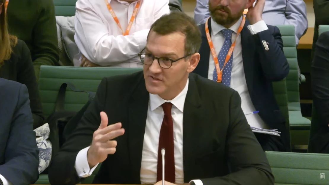 Křetínský pod palbou dotazů britských poslanců. Royal Mail potřebuje změny, řekl